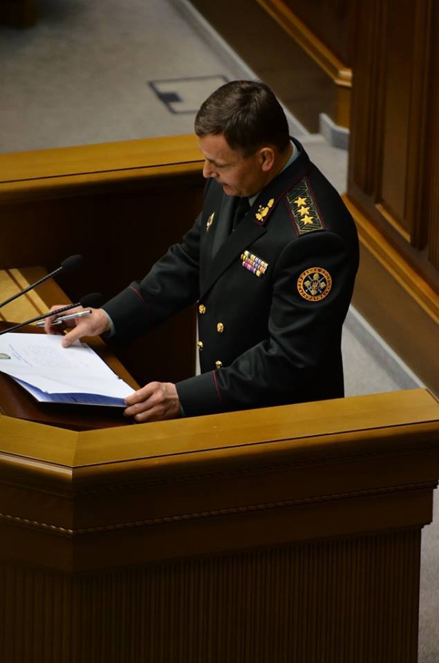 Новый министр обороны Украины после принятия присяги «расписался» закрытой ручкой