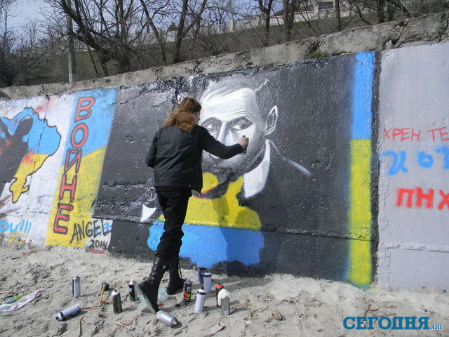 Одессит нарисовал граффити, посвященное Путину