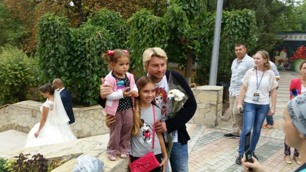 Басков в Оргееве купил молдавских фруктов и овощей