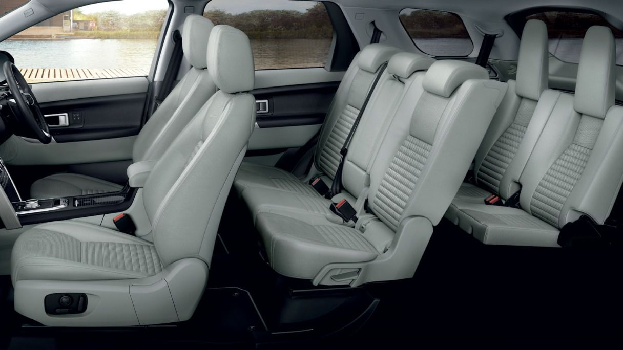 Noul Land Rover Discovery Sport – ultima generație de mașini universale de teren clasa premium,  este acum prezent și în Moldova