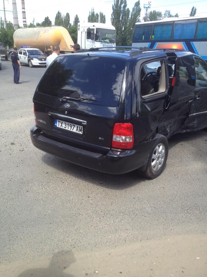 Două automobile, grav avariate într-un accident pe strada Meşterul Manole din capitală