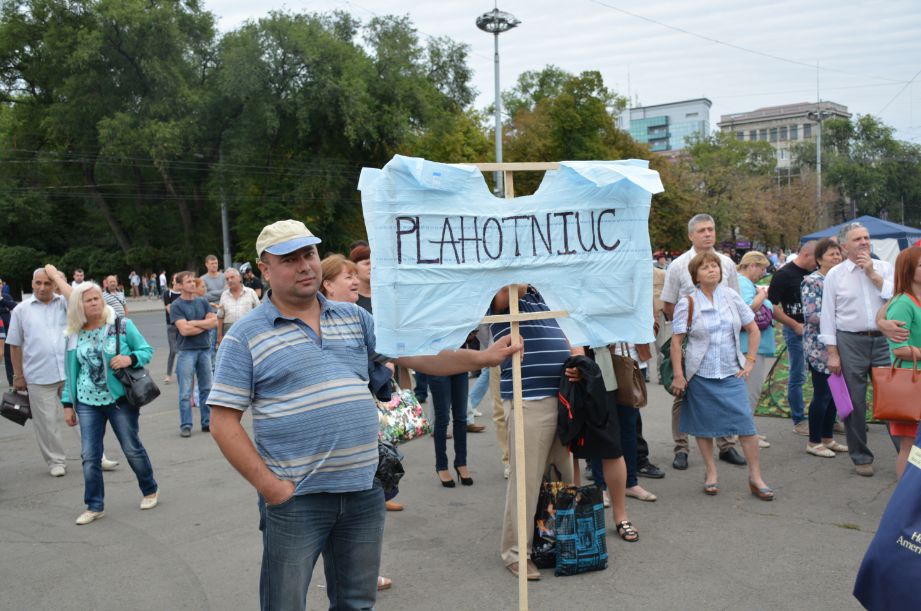 Палаточный городок в центре Кишинева расширяется и обустраивается