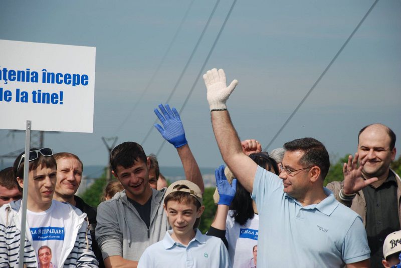 В День труда «Наша Партия» не маршировала, а убрала парк на Чеканах