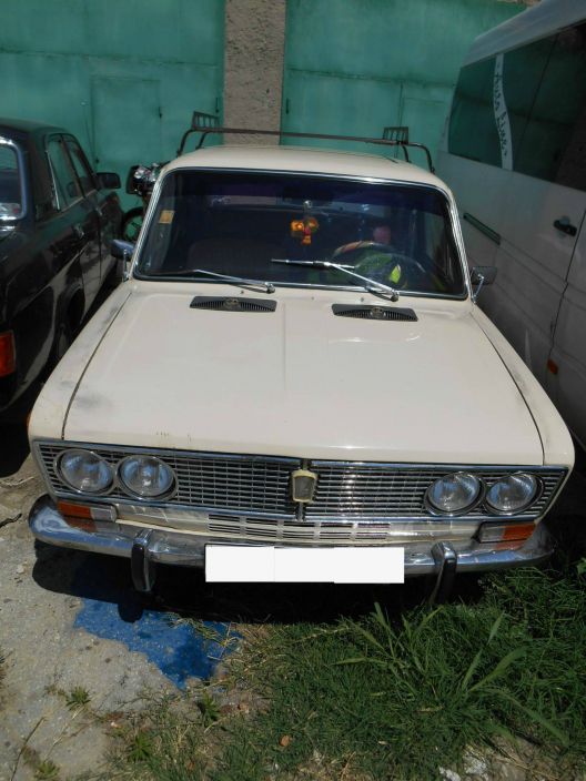 Cum au furat trei tineri o maşină parcată pe o stradă din Cahul
