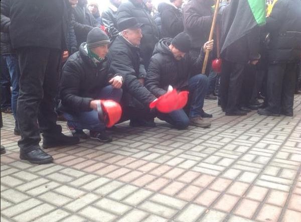 В Киеве шахтеры пикетируют Минэнерго: требуют спасти отрасль