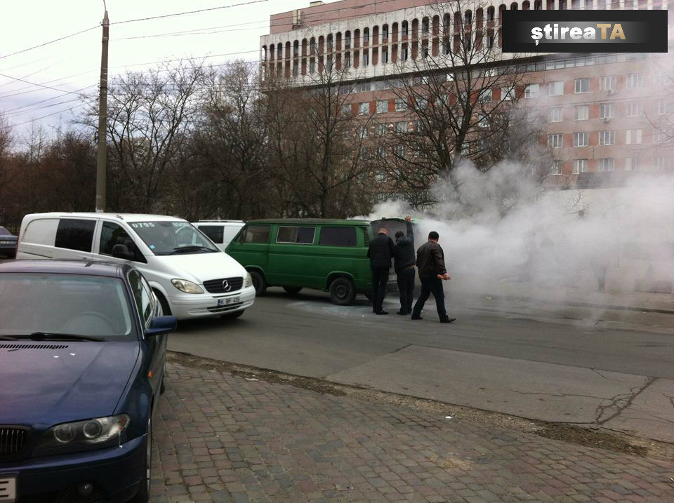 В Кишиневе во время движения загорелся автомобиль