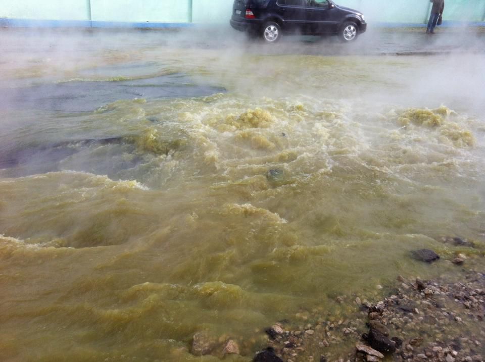 На Буюканах горячей водой затопило улицу