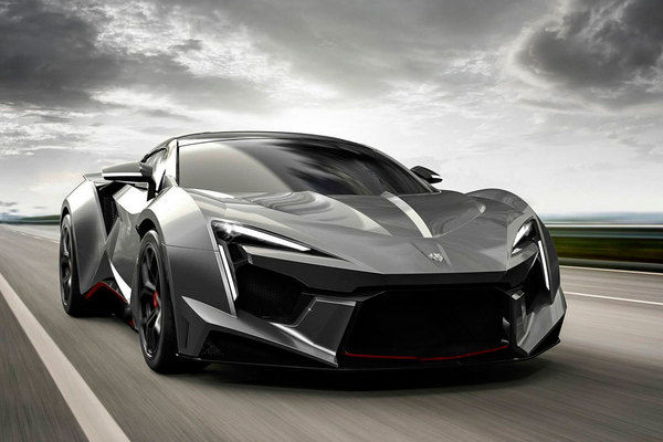 Арабская компания W Motors представила 900-сильный суперкар