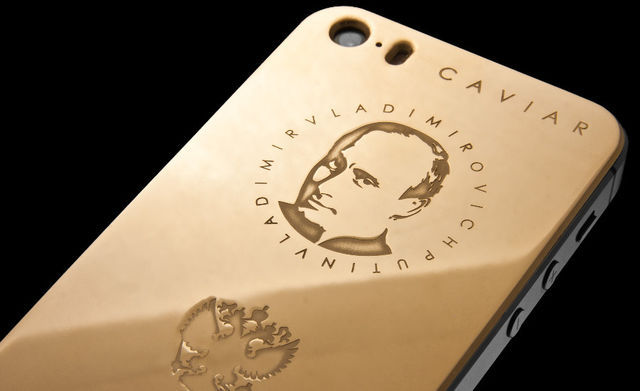 Золотые iPhone с изображением Путина распродали за один день