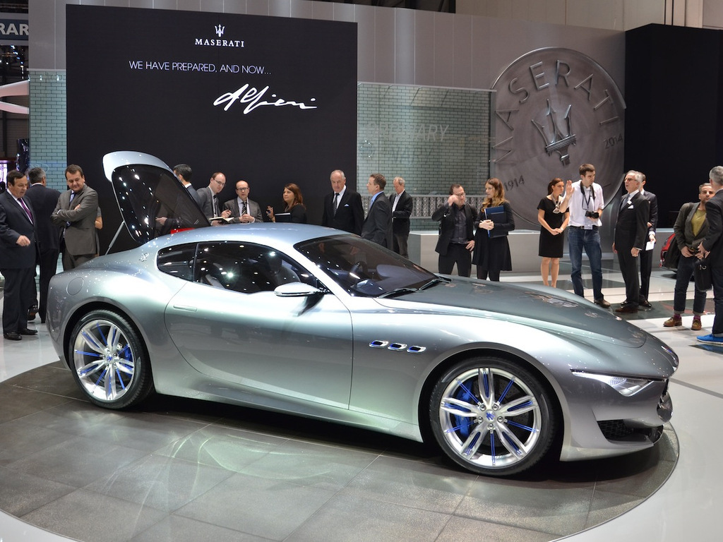 Maserati показала в Женеве конкурента Jaguar F-Type