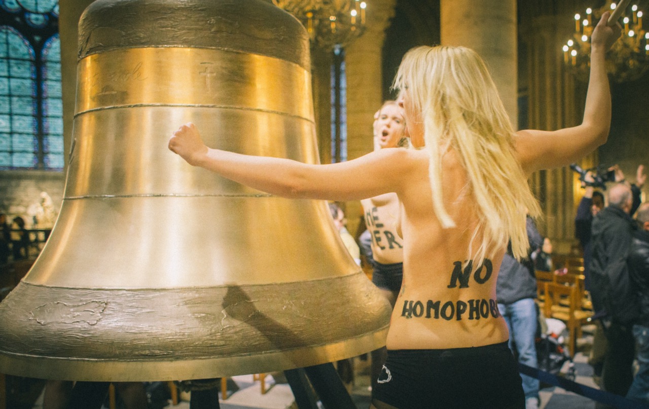 Активисткам FEMEN грозят крупные штрафы за акцию в Париже