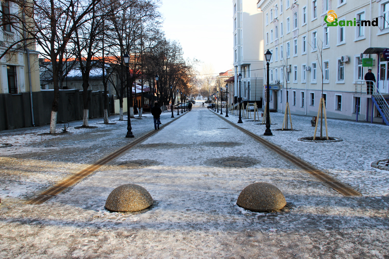 Au găsit cum să blocheze accesul mașinilor pe strada pietonala