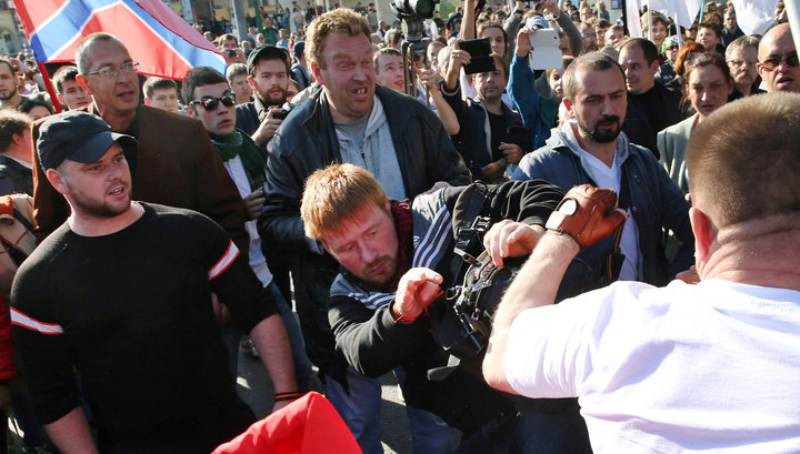 Оппозиция начала шествие в центре Москвы