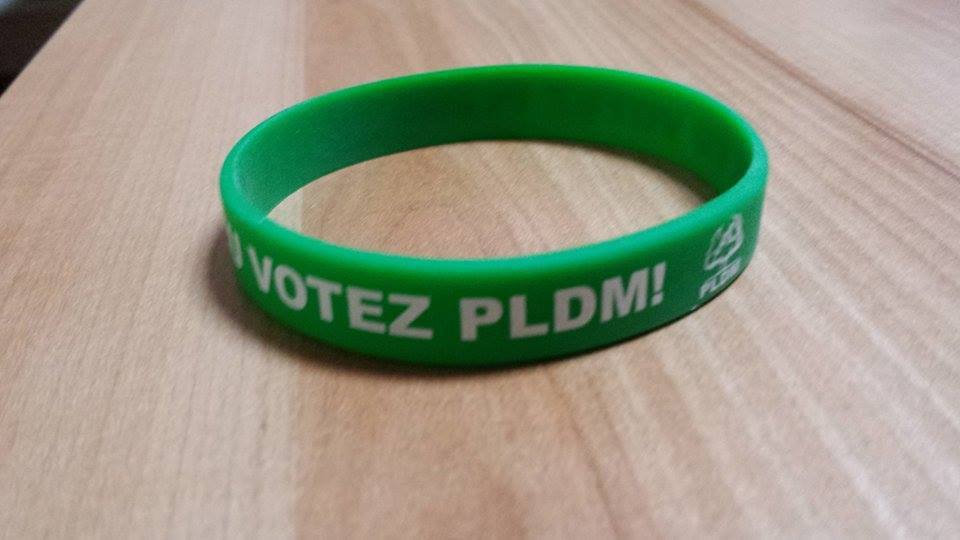Vlad Filat i-a făcut un cadou Angelei Gonța