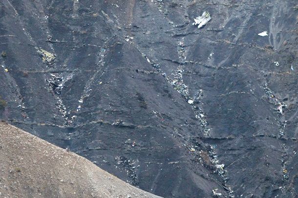 Появились фото обломков самолета, рухнувшего в Альпах