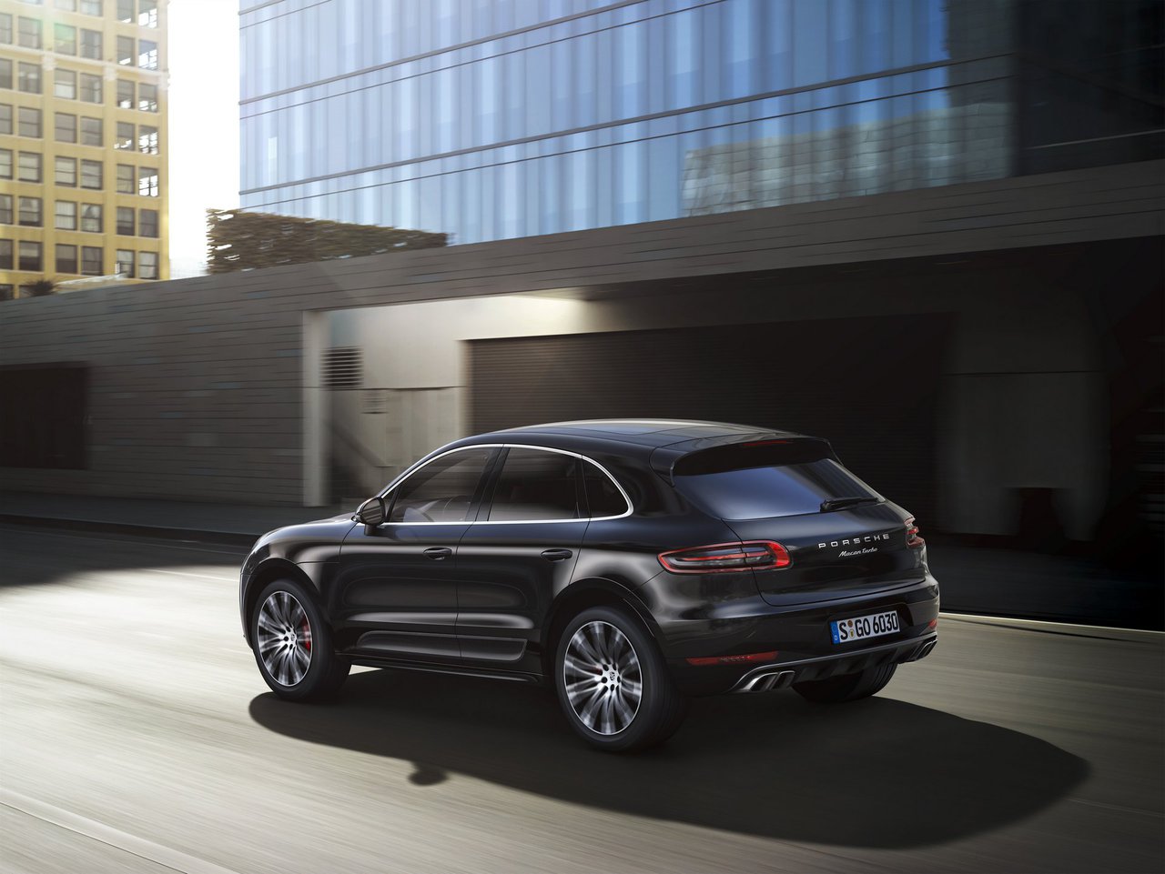Зарегистрировано первое ДТП с новым Porsche Macan