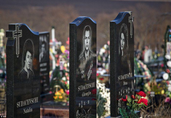 Британцы побывали на самом большом кладбище в Европе - кишиневском кладбище Дойна