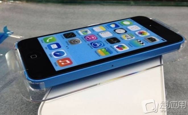 Imagini noi cu iPhone 5C. Apple nu a trimis încă invitaţiile către presă