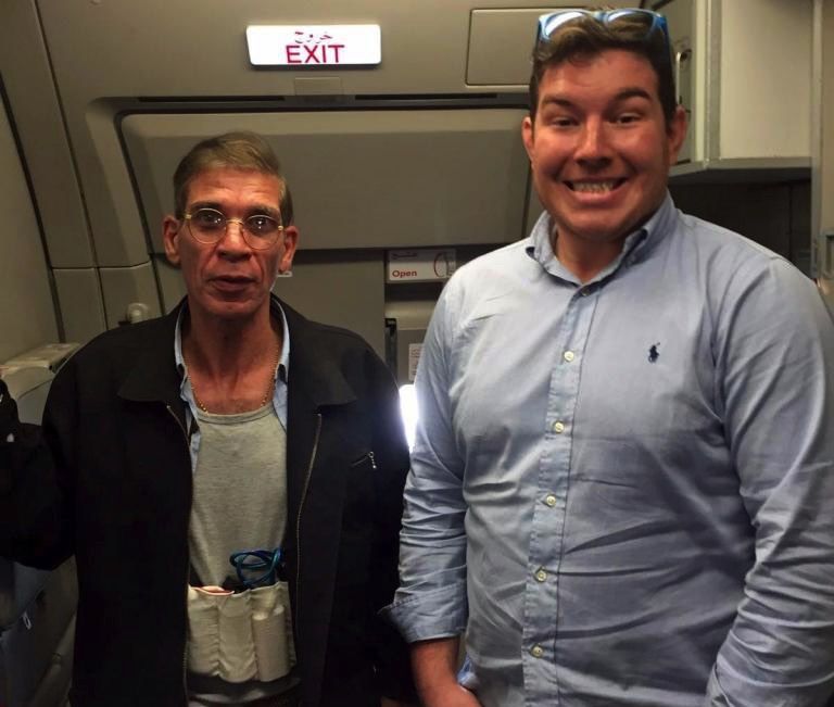 Пассажир самолета EgyptAir сделал селфи с угонщиком