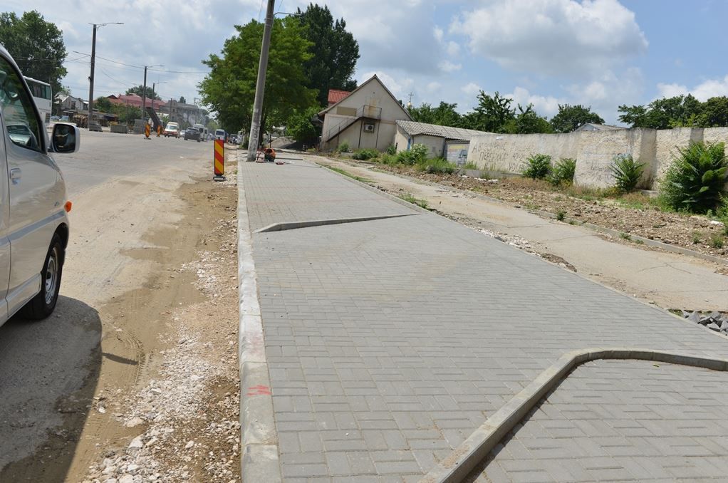Au fost demarate lucrările de asfaltare a străzii Vasile Alecsandri
