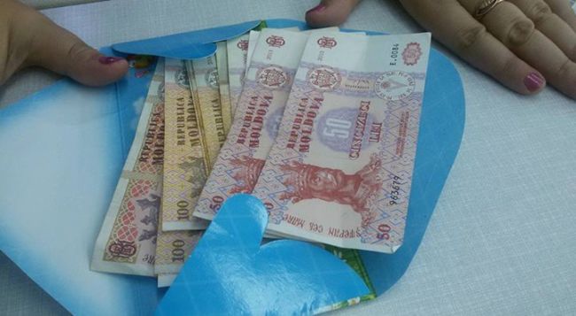 O sefa de sectie de la Centrul Mamei si Copilului, filmata in timp ce recunoste ca a luat mita