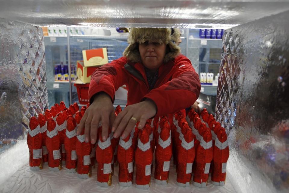 В Бухаресте открыли магазин, целиком созданный из льда