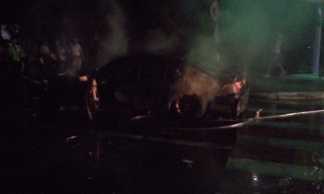 Mașină în flăcări la marginea Chișinăului: Un BMW a luat foc