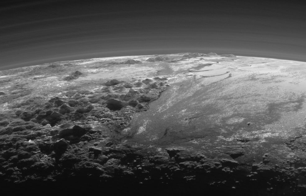 New Horizons передал на Землю фотографии заката на Плутоне