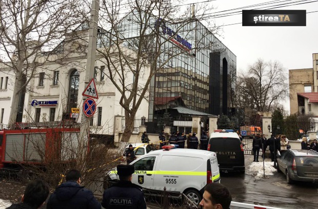 Alertă cu bombă la două bănci din capitală