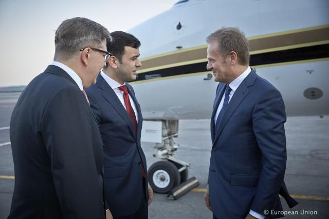 Donald Tusk, din avion, direct în beciurile de la Cricova