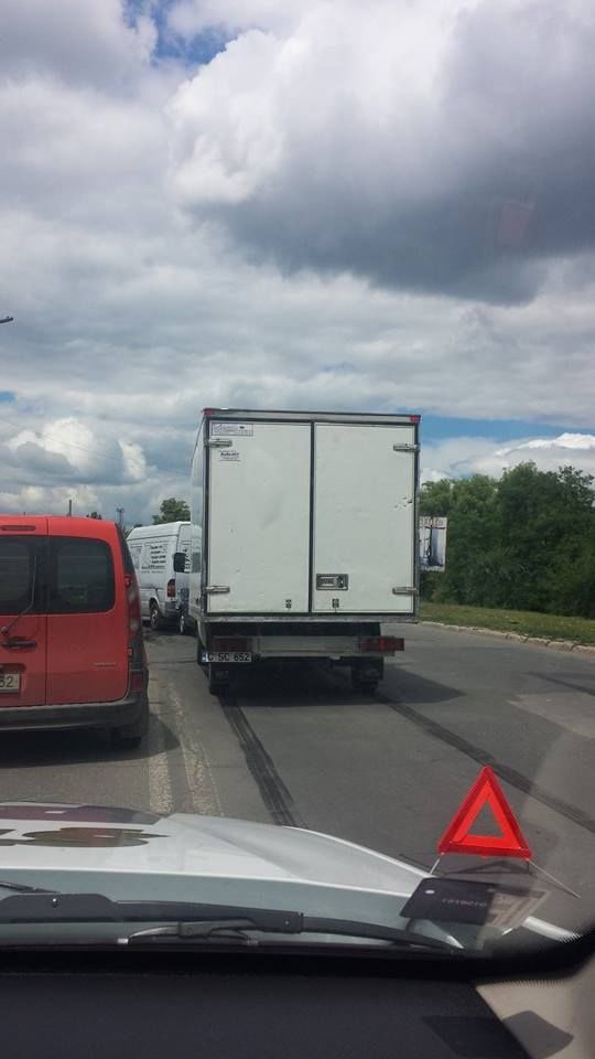 ДТП в столице: машину зажало между двумя автомобилями