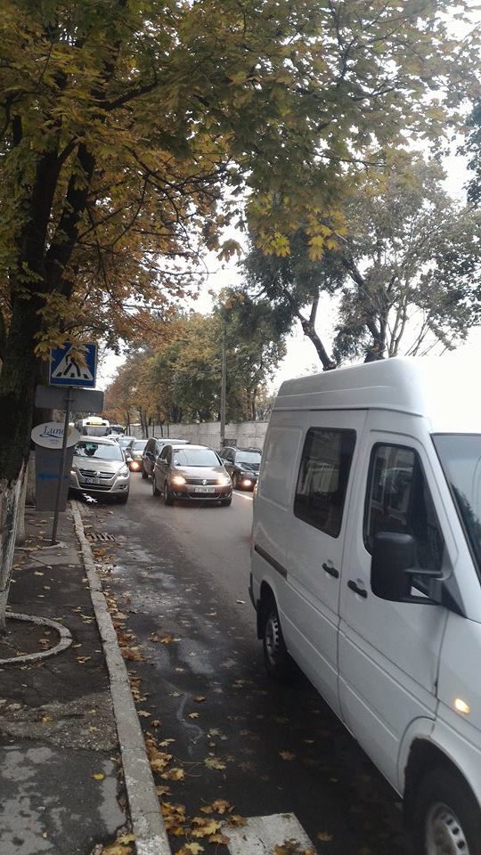 Trafic infernal din cauza protestatarilor lui Dodon și Usatîi
