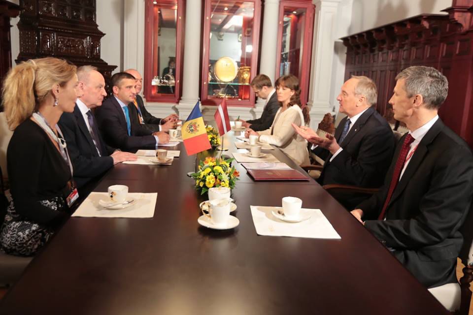 Timofti are trăsături comune ale feții cu președintele Letoniei