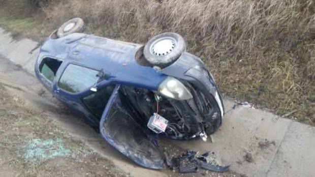 Mașină făcută zob, după ce a derapat într-un șanț, pe traseul Chișinău - Hîncești