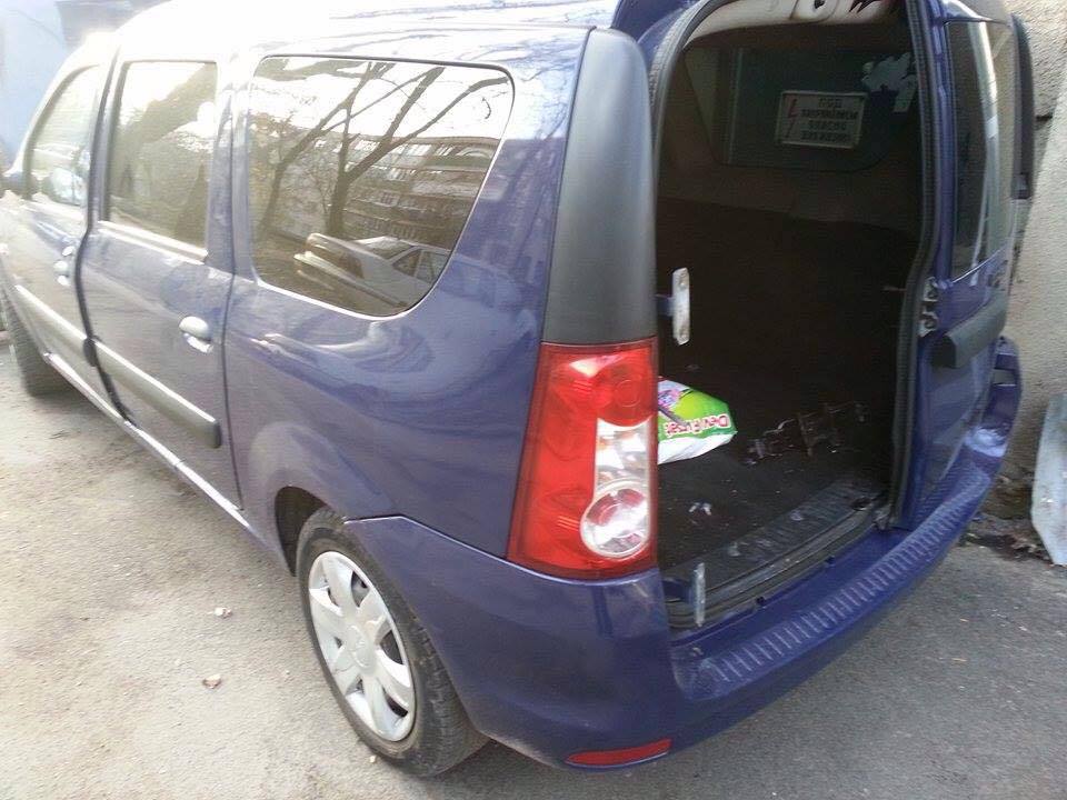 В Кишиневе с автомобиля украли дверь и фару