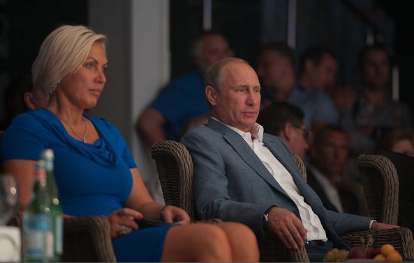Putin are o nouă amantă? A fost surprins în compania unei boxere blonde