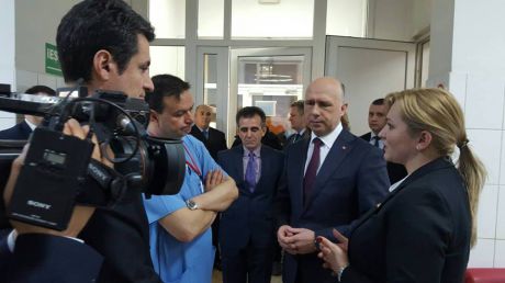 Павел Филип и Руксанда Главан посетили в Бухаресте пострадавшую от взрыва на рынке