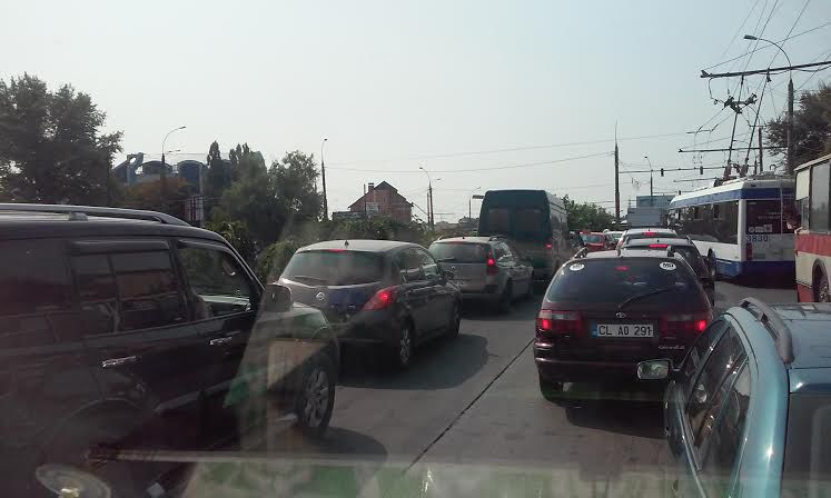 Ambuteiaj pe podul de la Telecentru. Până la ce oră să evitați zona