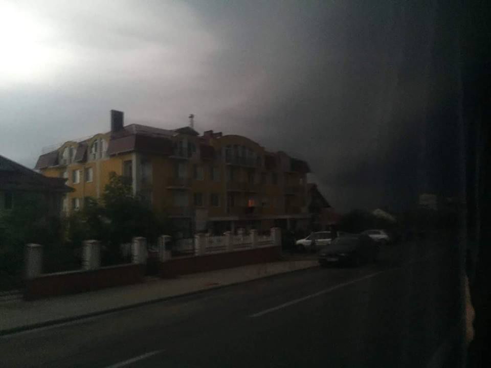 Chișinăul este cuprins de ploi și tunete puternice