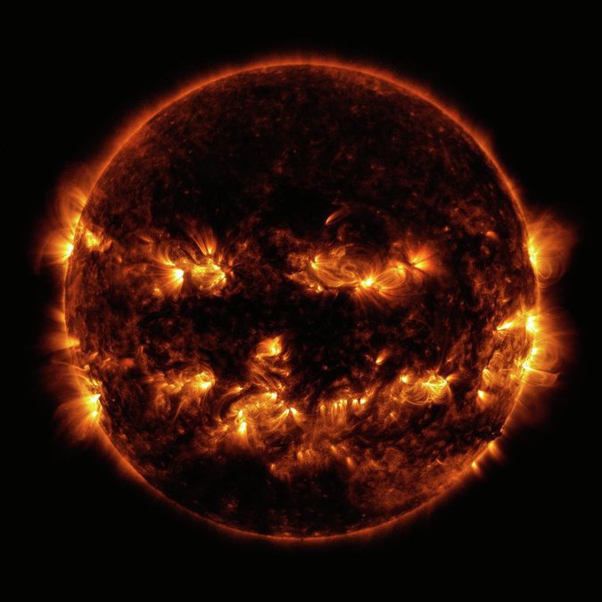 NASA опубликовало «хэлоуинские» фотографии Солнца