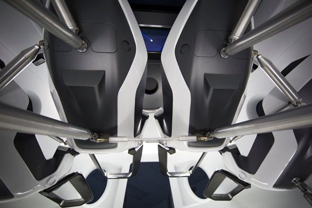 SpaceX показал интерьер сверхсовременного космического корабля