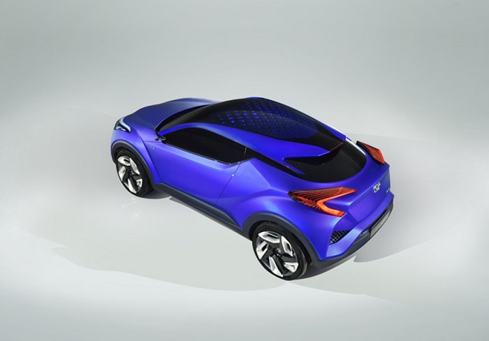 В Сеть попали снимки гибридного кроссовера Toyota C-HR