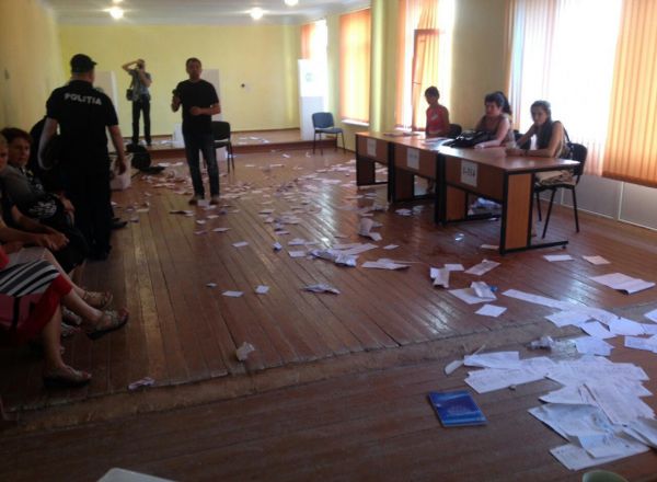Драка на избирательном участке: сломаны урны, порваны бюллетени