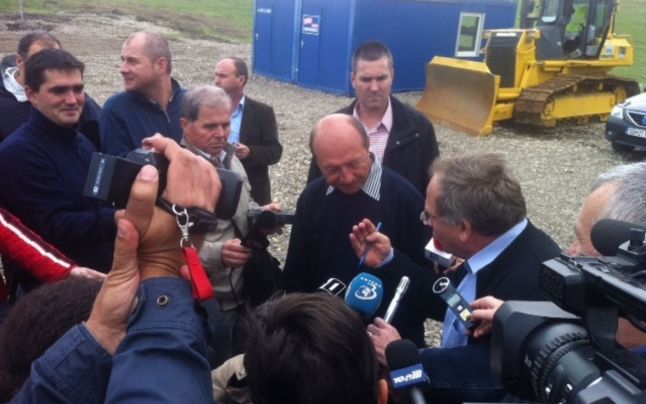 Preşedintele Băsescu a găsit doar cârtiţe pe şantierul gazoductului Iaşi - Ungheni