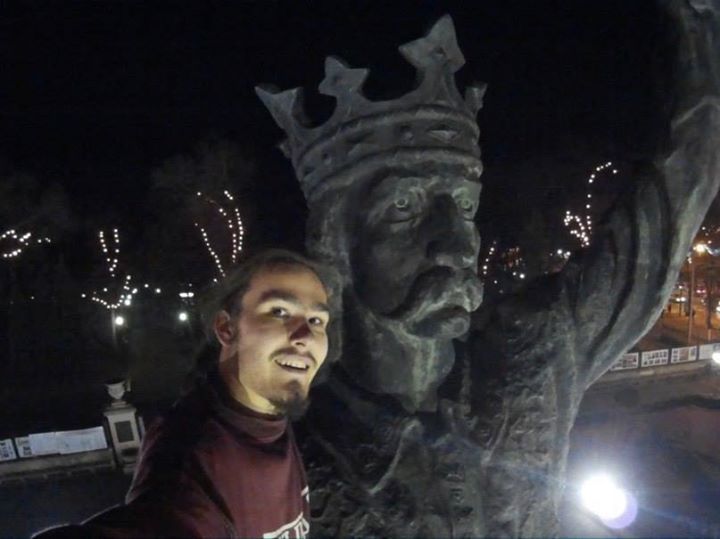 Un tânăr și-a făcut selfie cu Ștefan cel Mare și Sfânt