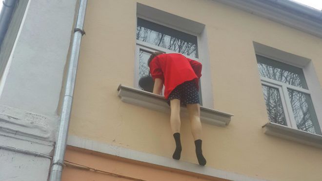 Любовники, бульдоги и совы оживляют пейзаж Бреста