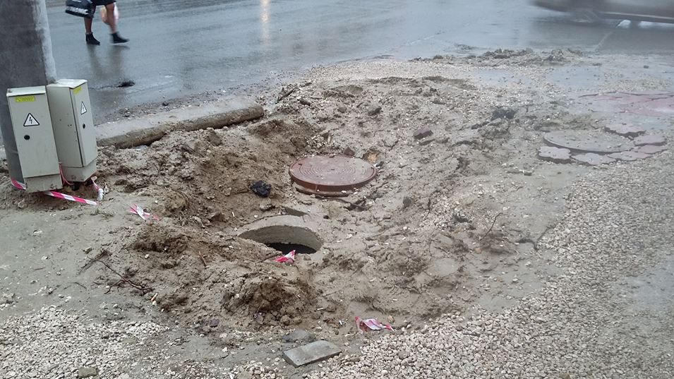 "Parcă-i drum de țară" așa arată o stradă din сentrul Chișinăului