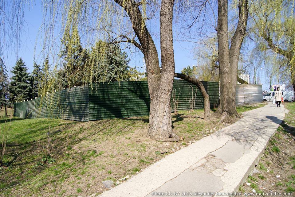 Кишинёвцы дали отпор незаконной застройке сквера на Рышкановке