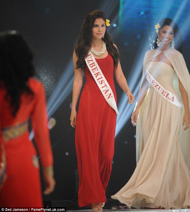 O concurentă la Miss World stârneşte controverse. Nimeni nu ştie cum a ajuns acolo