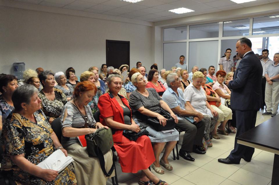 Cum și unde se odihnesc deputații în vacanță